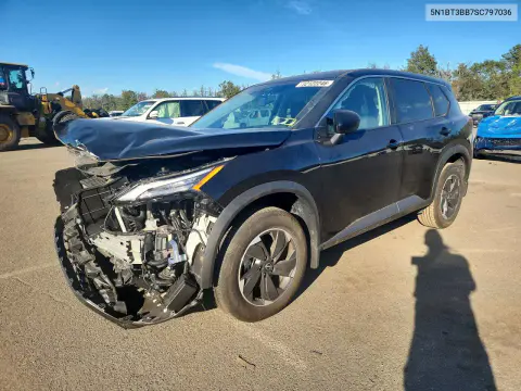 5N1BT3BB7SC797036 — 2025 Nissan Rogue, Передняя часть, фото до ремонта