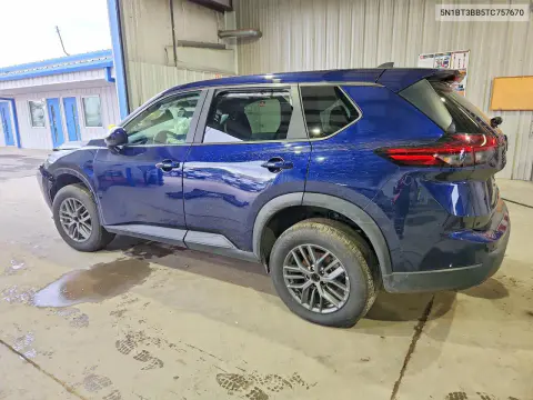 2026 Nissan Rogue Sv VIN 5N1BT3BB5TC757670 фото 2
