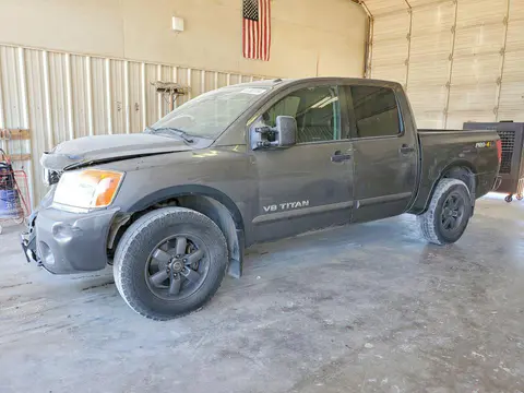1N6BA0EC6FN510094 — 2015 Nissan Titan, Передняя часть (Front End), фото до ремонта