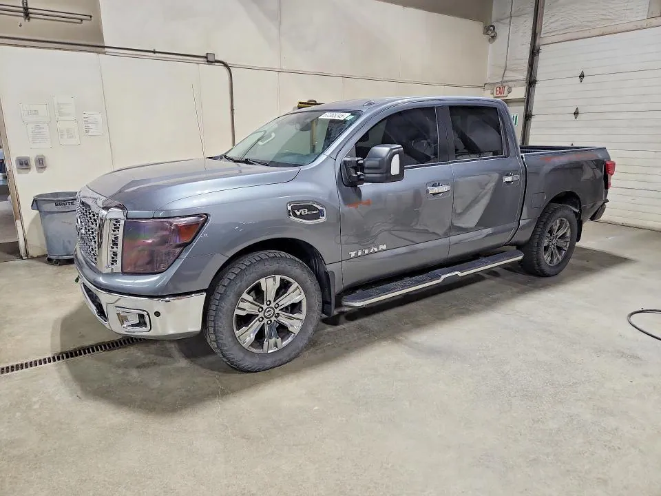 2017 Nissan Titan VIN 1N6AA1E51HN563288 фото 1