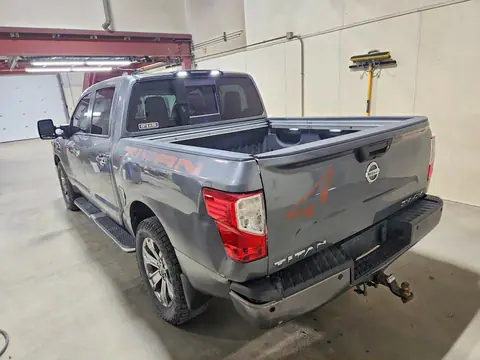 2017 Nissan Titan VIN 1N6AA1E51HN563288 фото 2