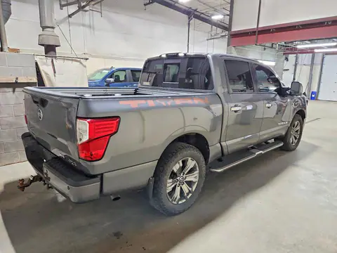 2017 Nissan Titan VIN 1N6AA1E51HN563288 фото 3