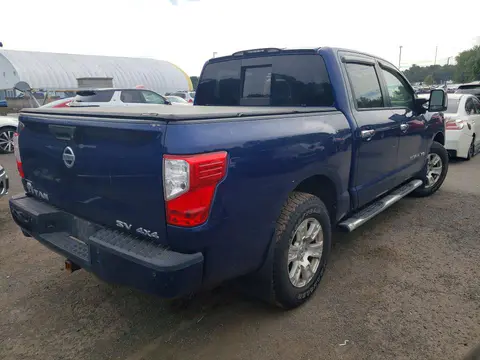 2018 Nissan Titan VIN 1N6AA1E51JN504568 фото 3