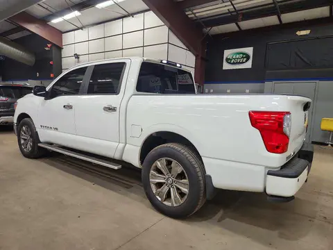 2018 Nissan Titan VIN 1N6AA1E59JN534689 фото 2