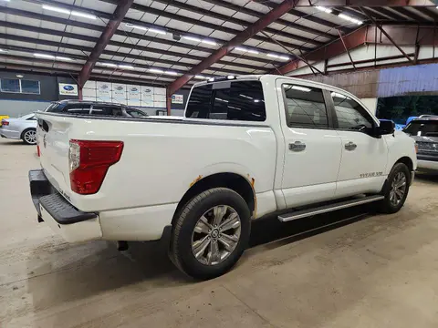 2018 Nissan Titan VIN 1N6AA1E59JN534689 фото 3