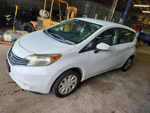 3N1CE2CP5FL420757 — 2015 Nissan Versa NOTE, Передняя часть (Front End), фото до ремонта