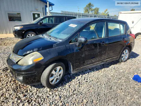 3N1BC13E67L352948 — 2007 Nissan Versa, Передняя часть, фото до ремонта