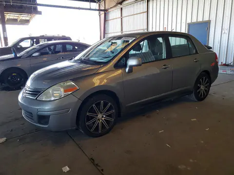 3N1BC1AP1AL392480 — 2010 Nissan Versa, Боковая часть (Side), фото до ремонта