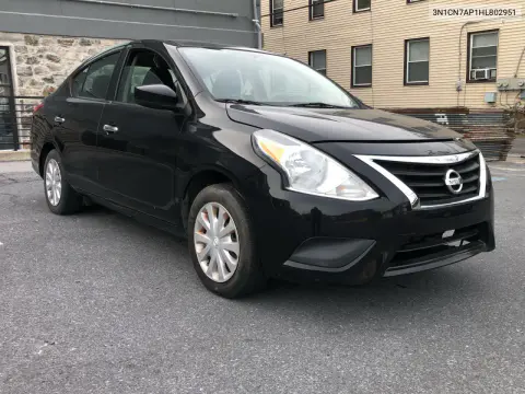 3N1CN7AP1HL802951 — 2017 Nissan Versa, Мелкие вмятины и царапины, фото до ремонта