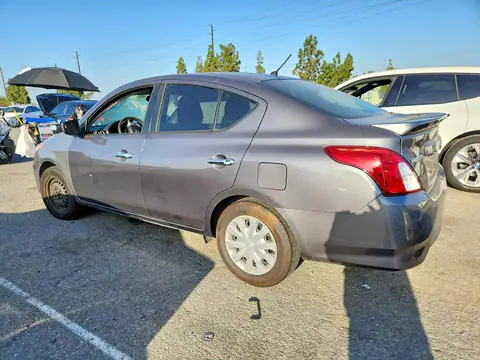 3N1CN7AP2JL885067 — 2018 Nissan Versa, фото 2 с аукциона Copart 13.10.2026, Естественный износ