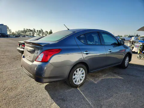 3N1CN7AP2JL885067 — 2018 Nissan Versa, фото 3 с аукциона Copart 13.10.2026, Естественный износ