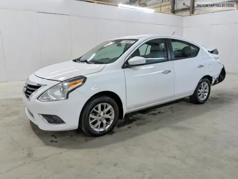 3N1CN7AP1KL812550 — 2019 Nissan Versa, Задняя часть, фото до ремонта