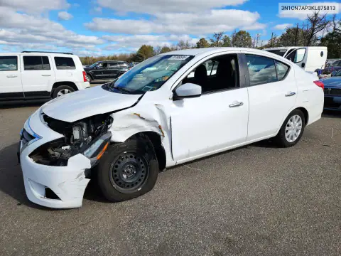 3N1CN7AP3KL875813 — 2019 Nissan Versa, Передняя часть, фото до ремонта