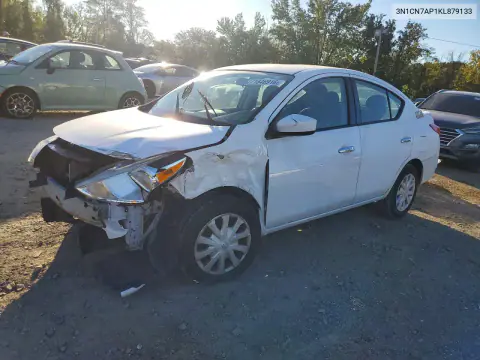 3N1CN7AP1KL879133 — 2019 Nissan Versa, Передняя часть, фото до ремонта