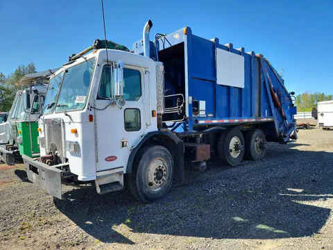1NPZH07X71D713046 — 2001 Peterbilt 320, Задняя часть (Rear End), фото до ремонта