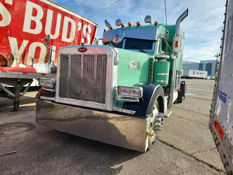 1XP5DR9XXYD483689 — 2000 Peterbilt 379, Мелкие вмятины и царапины (Minor Dent/Scratches), фото до ремонта