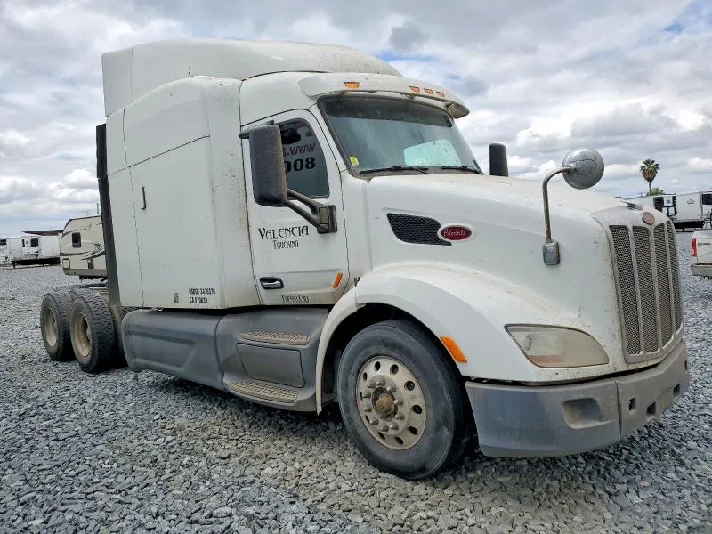 2015 Peterbilt 579 VIN 1XPBDP9X5FD255443 фото 1