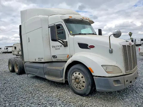1XPBDP9X5FD255443 — 2015 Peterbilt 579, Передняя часть (Front End), фото до ремонта