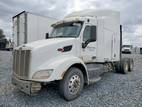 2015 Peterbilt 579 VIN 1XPBDP9X5FD255443 фото 2
