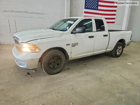 1C6RR6FT3KS742019 — 2019 RAM 1500, Задняя часть, фото до ремонта
