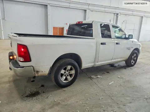 2019 Ram 1500 Classic Tradesman VIN 1C6RR6FT3KS742019 фото 3