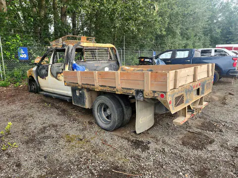 3C7WRTCJ7HG643638 — 2017 RAM 3500, фото 2 с аукциона Copart 13.10.2026, Пожар