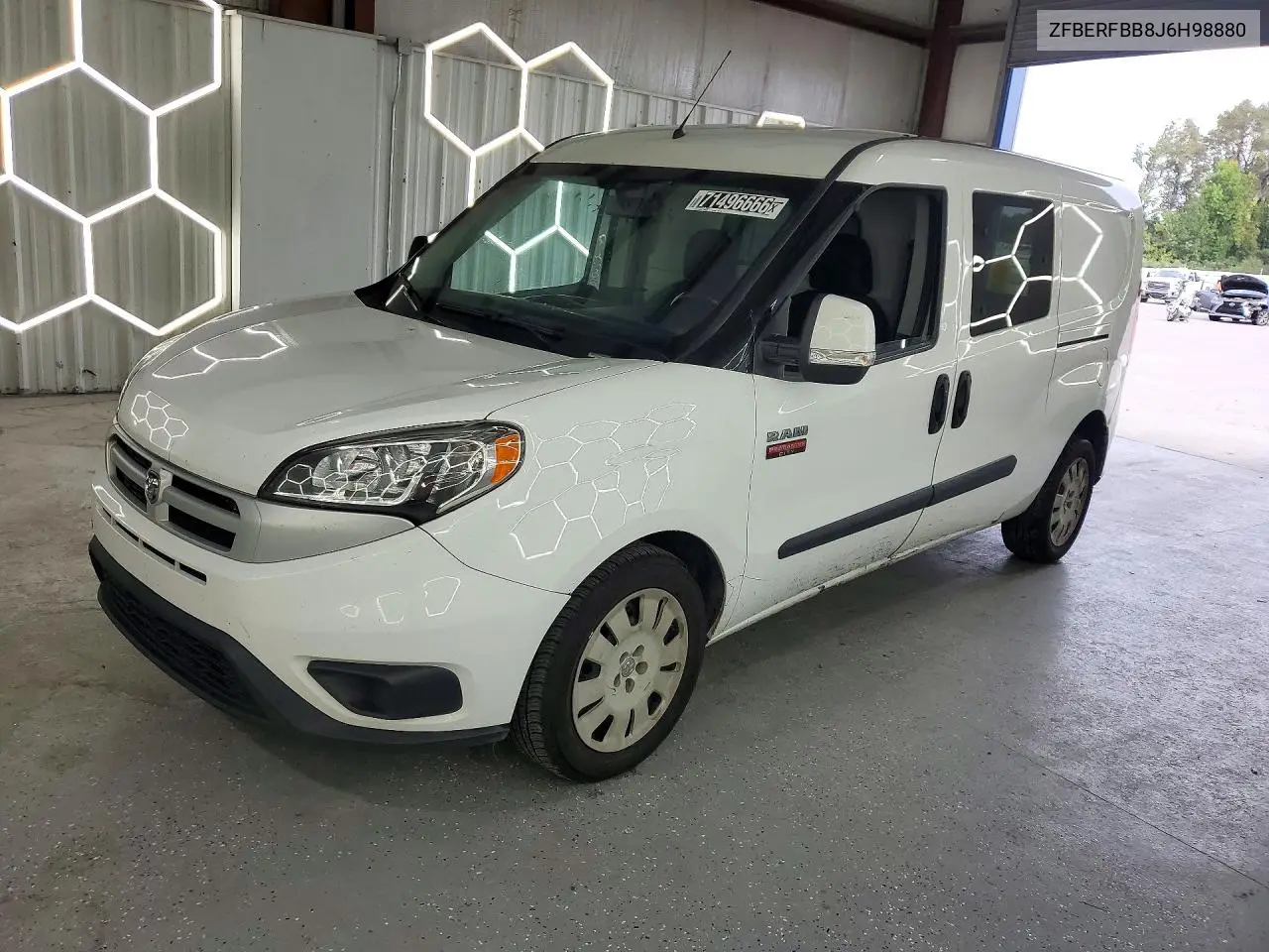 ZFBERFBB8J6H98880 RAM Promaster CITY 2018 — повреждение Мелкие вмятины и царапины, фото до ремонта