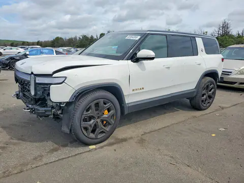 7PDSGABA7PN023636 — 2023 Rivian R1S, Передняя часть (Front End), фото до ремонта