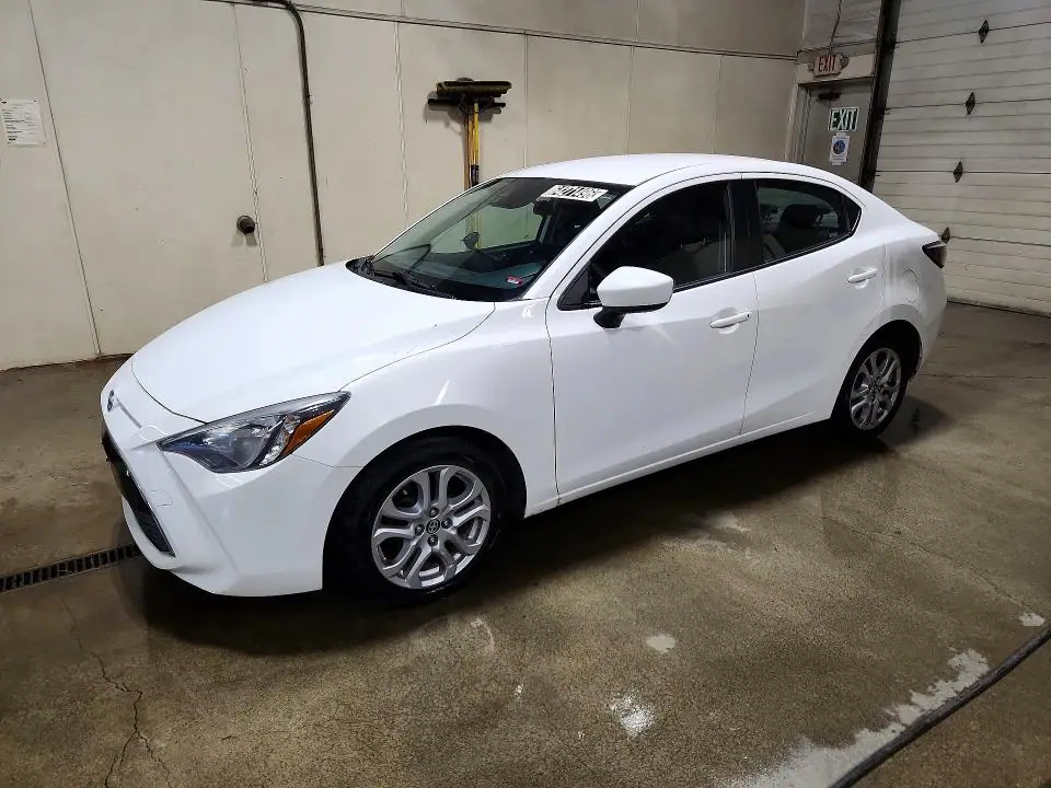3MYDLBZV8GY135991 Scion iA 2016 — повреждение Мелкие вмятины и царапины, фото до ремонта
