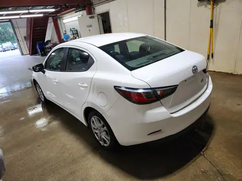 3MYDLBZV8GY135991 — 2016 Scion iA, фото 2 с аукциона Copart 29.09.2026, Мелкие вмятины и царапины
