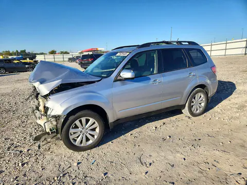 JF2SHBDC7CH432917 — 2012 Subaru Forester, Передняя часть, фото до ремонта