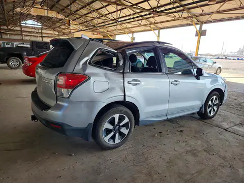 JF2SJAGC6HH454439 — 2017 Subaru Forester, фото 3 с аукциона Copart 14.10.2026, Повреждения со всех сторон