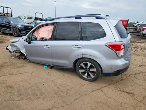 2017 SUBARU FORESTER VIN JF2SJAEC3HH477860 фото 2