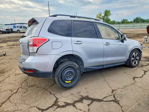2017 SUBARU FORESTER VIN JF2SJAEC3HH477860 фото 3