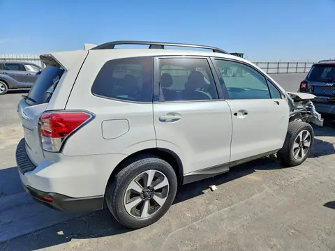 2017 Subaru Forester VIN JF2SJAGC0HH571174 фото 3