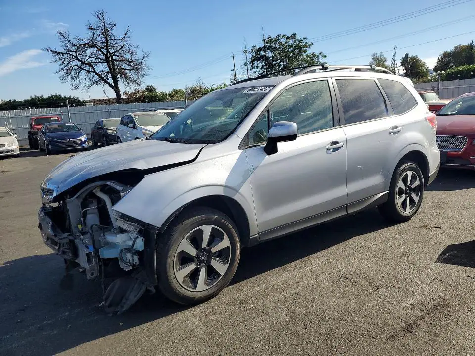 JF2SJAGCXJH614621 Subaru Forester 2018 — повреждение Передняя часть, фото до ремонта