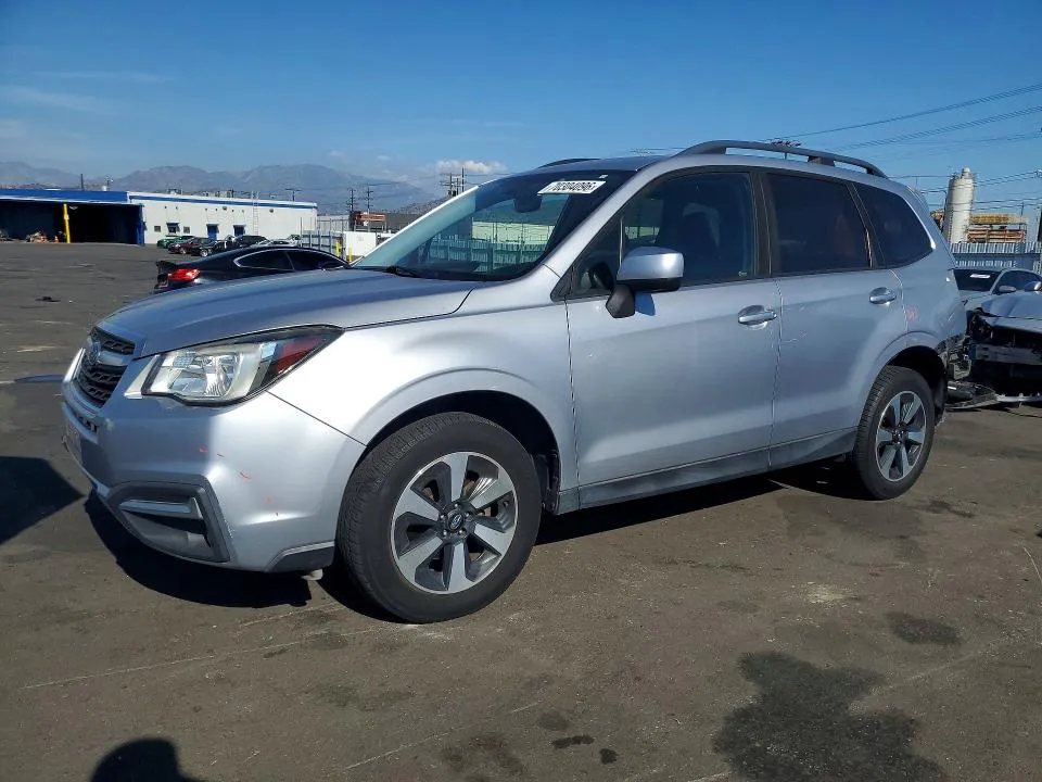 2018 Subaru Forester VIN JF2SJAGC5JH549371 фото 1