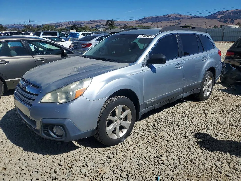 2014 Subaru Outback VIN 4S4BRCAC2E3262810 фото 1