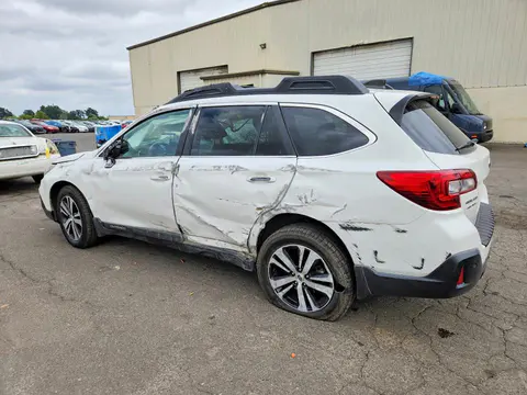 2018 Subaru Outback VIN 4S4BSANC8J3349947 фото 2