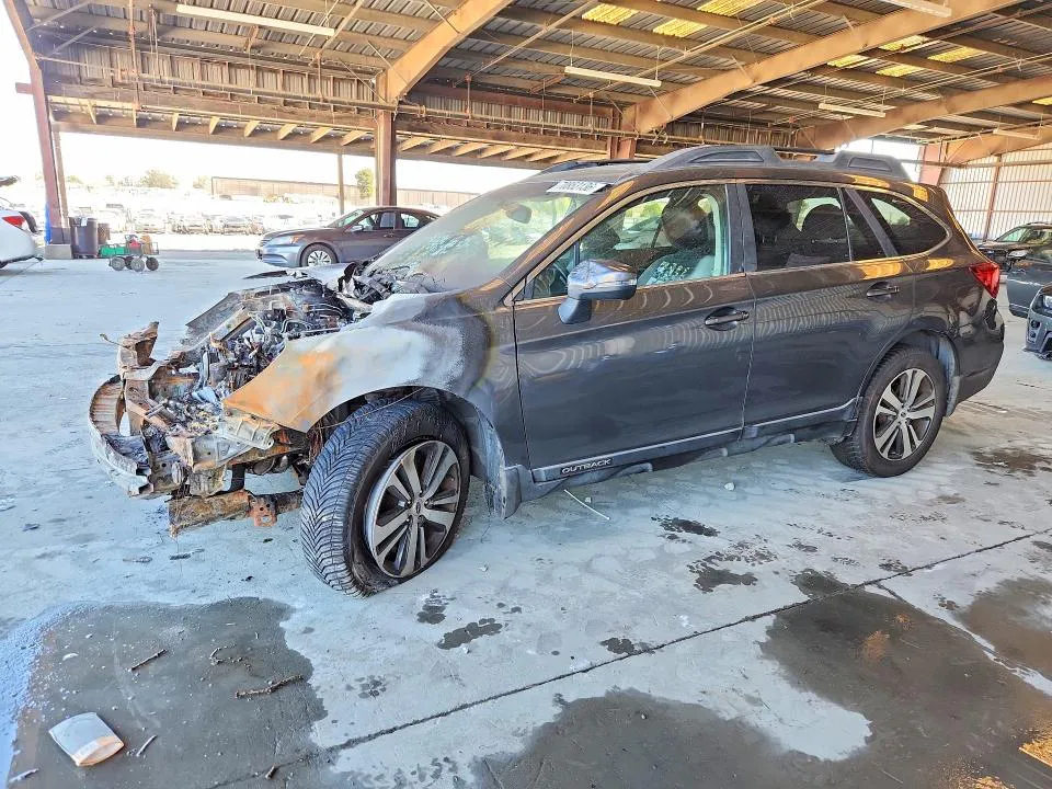 2018 Subaru Outback VIN 4S4BSAKC2J3213432 фото 1