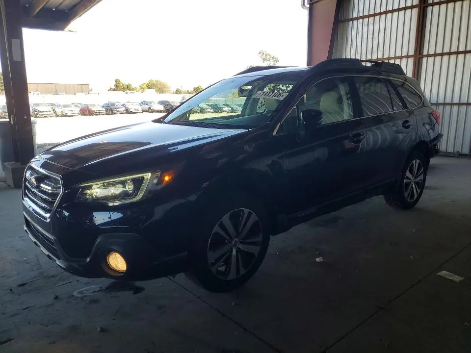 2018 Subaru Outback VIN 4S4BSANC8J3326460 фото 1