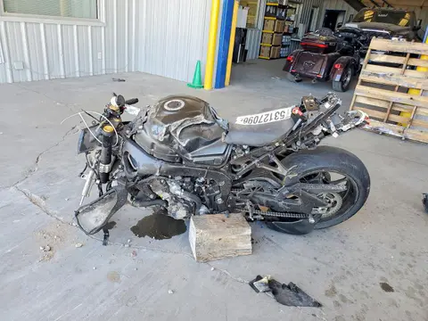 2021 Suzuki GSX-R1000 VIN JS1DM11FXM7100015 фото 3