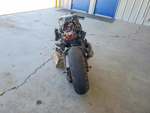 2021 Suzuki GSX-R1000 VIN JS1DM11FXM7100015 фото 4