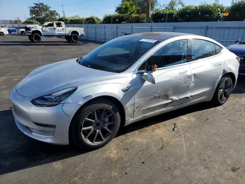 5YJ3E1EA2JF058801 — 2018 Tesla MDL 3, Боковая часть (Side), фото до ремонта