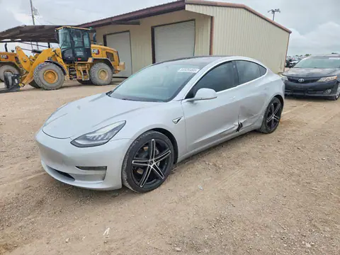 5YJ3E1EBXJF116968 — 2018 Tesla Model 3, Боковая часть (Side), фото до ремонта