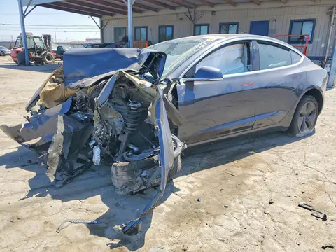 5YJ3E1EA2JF166660 — 2018 Tesla Model 3, Передняя часть (Front End), фото до ремонта