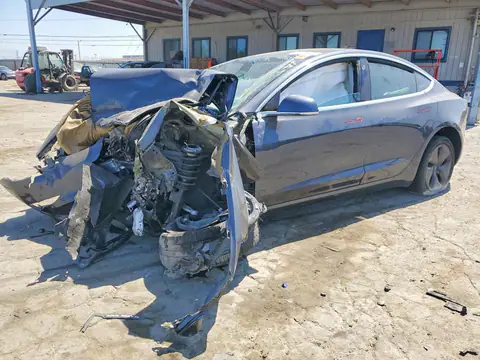 5YJ3E1EA2JF166660 — 2018 Tesla Model 3, Передняя часть (Front End), фото до ремонта