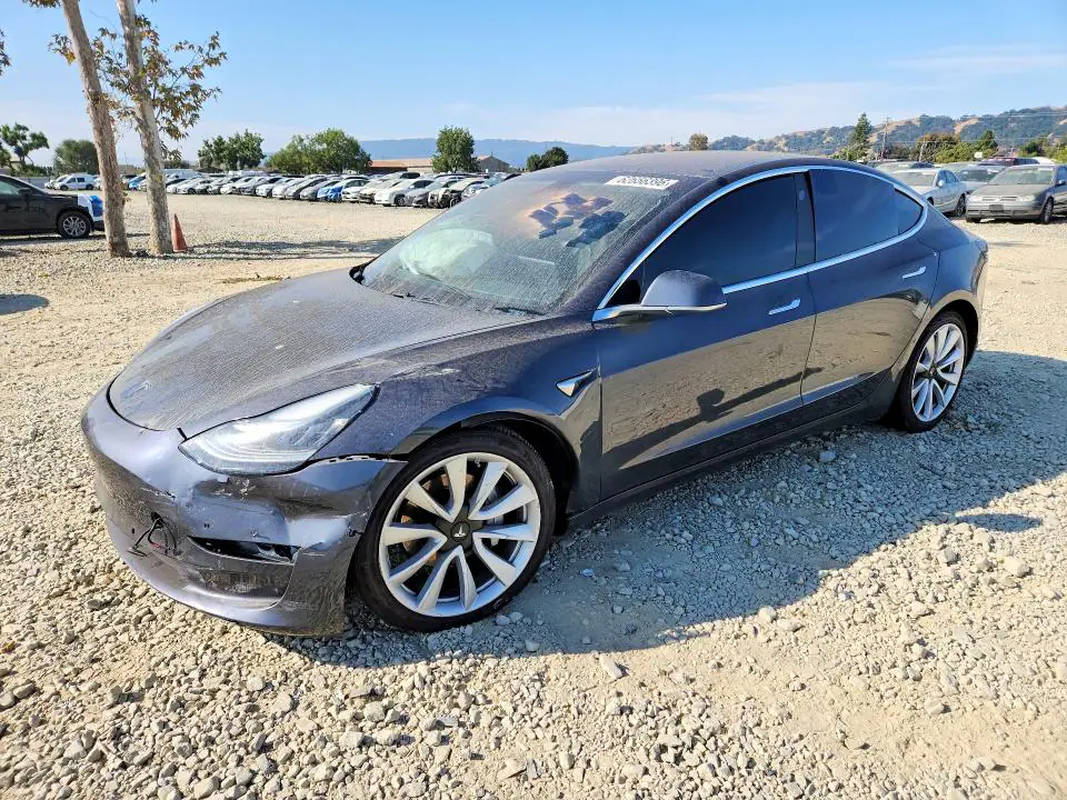 2018 Tesla MODEL 3 VIN 5YJ3E1EB9JF185070 фото 1