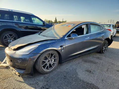 5YJ3E1EA3JF157661 — 2018 Tesla Model 3, Повреждения со всех сторон (All Over), фото до ремонта
