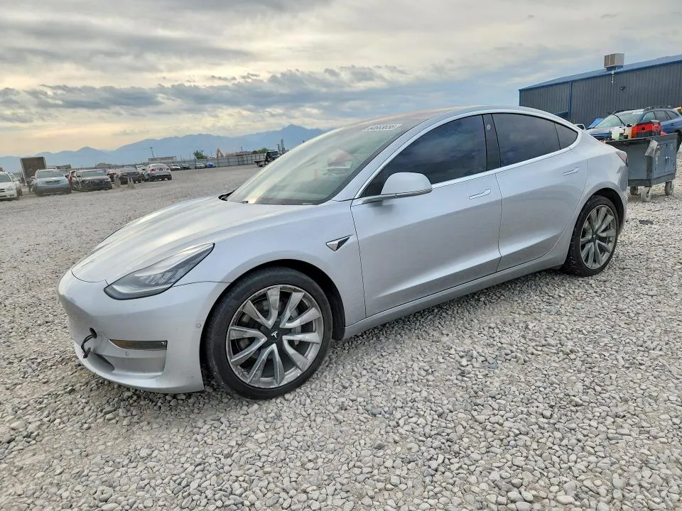 2018 Tesla MODEL 3 VIN 5YJ3E1EB4JF116951 фото 1
